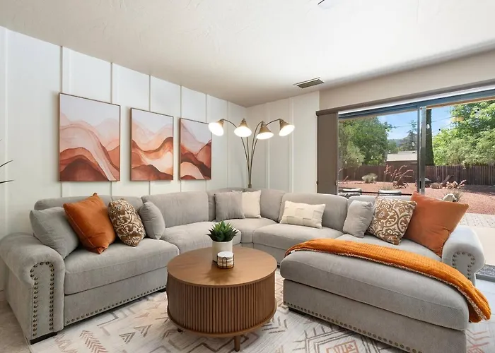 Holiday home Vista Bonita | Views, Spa, Trailheads, Firepits *