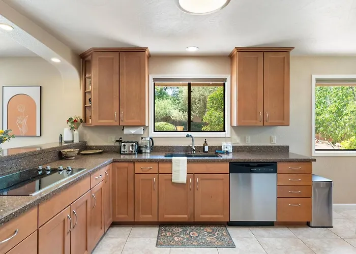 Vista Bonita | Views, Spa, Trailheads, Firepits *