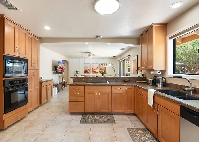 Vista Bonita | Views, Spa, Trailheads, Firepits Holiday home *