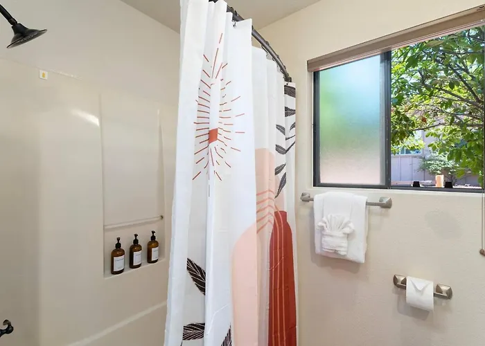 Holiday home Vista Bonita | Views, Spa, Trailheads, Firepits *